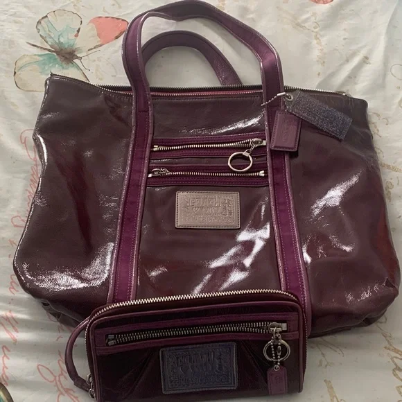 Coach Poppy Glossy Patent Tote in Plum and Berry w/matching wallet and hang tags - Picture 1 of 12